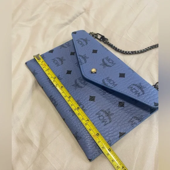 MCM powder blue beauty bag converted into a crossbody bag - Picture 10 of 11